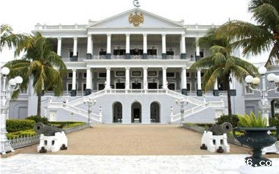 日烧美元十多万 图书馆酒店经营者还是坚持重开